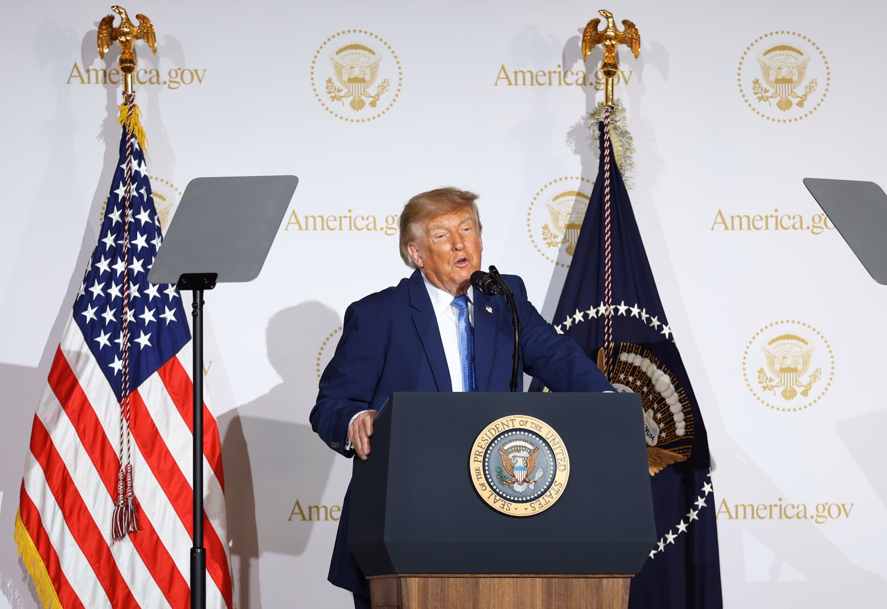 Trump defiende que no se debe frenar el desarrollo de la inteligencia artificial